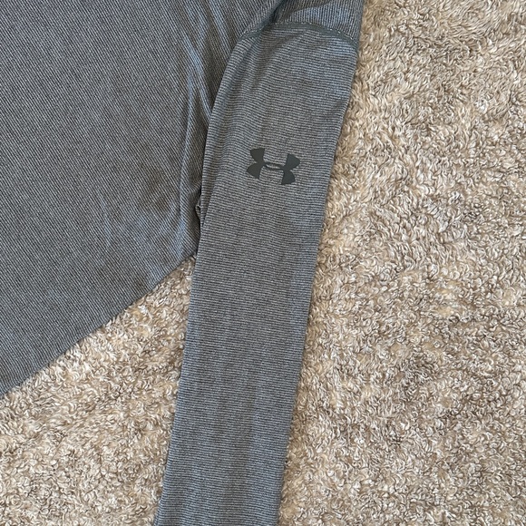 Under Armour Gray Men’s Long Sleeve Hoodie with HeatGear - Picture 3 of 5